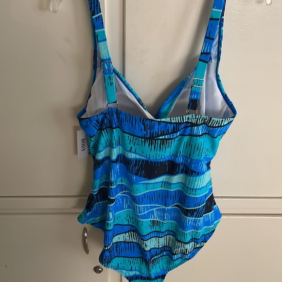 Swim one piece size 3X or 20 NWT - Picture 2 of 4